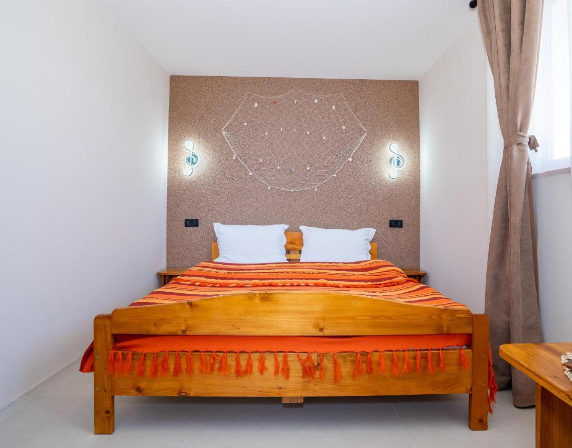 Hotel Casa Nikita à Vama Veche Extérieur photo